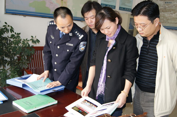 �������